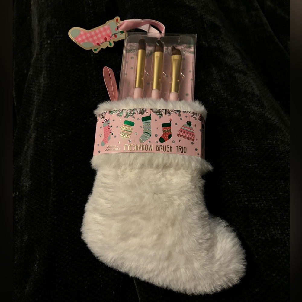 NWT Eyeshadow brush trio in soft fuzzy stocking